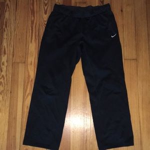 Nike women’s thermal sweatpants large